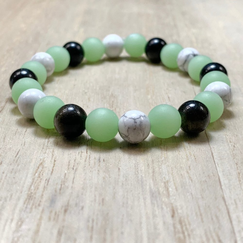 8mm Onyx - Howlite Chakra Gemstone Bracelet - Picture 8 of 9